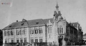 Nowy Sącz, budynek oświatowy przy ul. Staszica, tzw. Ciuciubabka, pocztówka z okresu I WŚ