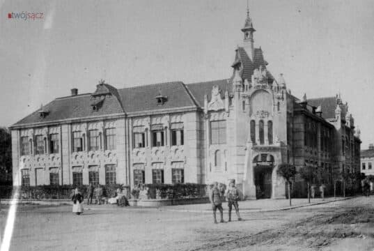 Nowy Sącz, budynek oświatowy przy ul. Staszica, tzw. Ciuciubabka, pocztówka z okresu I WŚ