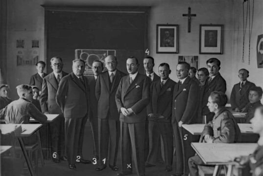 Wizyta ministra wyznań religijnych i oświecenia publicznego Wacława Jędrzejewicza w Miejskiej Szkole Handlowej w Poznaniu