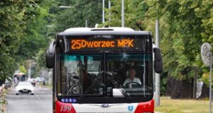 MPK szczególnie zachęca do miejskiej komunikacji we Wszystkich Świętych i Dzień Zaduszny autobus MPK Nowy Sącz - przystanki w pobliżu cmentarza
