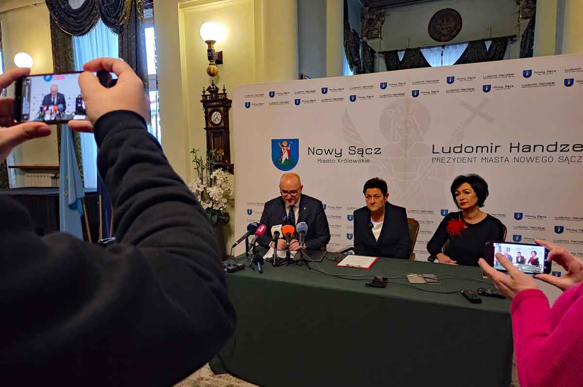 kto kieruje Nowym Sączem: konferencja Krzysztofa Głuca, Bożeny Borkowskiej, Renaty Serugi-Tokarz