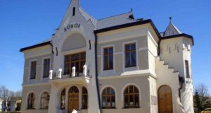 Cinema Paradiso kino sokół w starym saczu