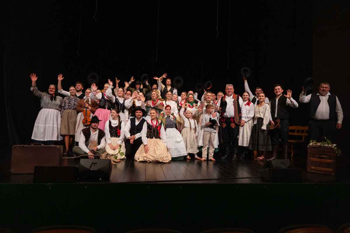 Drugi dzień XI Kongresu Kultury Regionów, 22 października 2025, w Małopolskim Centrum Kultury SOKÓŁ w Nowym Sączu. kongres kultury regionów warsztaty - spektakl Zespołu Regionalnego Kubioki i Sosiady