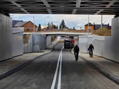 przejazd ulicą Kolejową pod wiaduktami