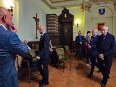 zawieszenie prezydenta Nowego Sącza - prezydenci wychodzą z ratusza