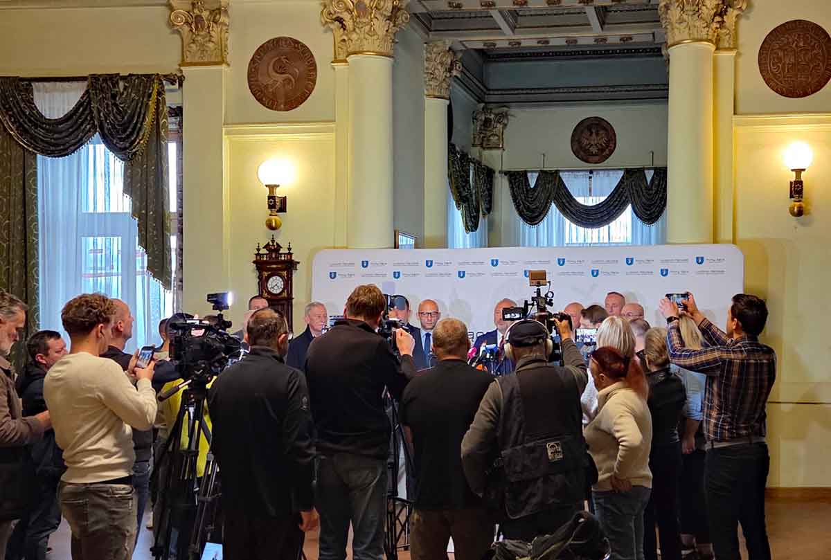 konferencja prasowa w ratuszu w Nowym Sączu 28 października 2025