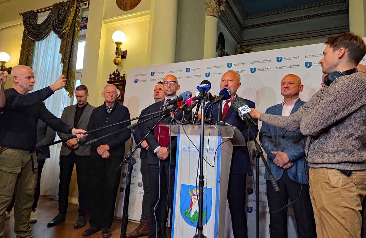 prezydenci Nowego Sącza na konferencji prasowej w sprawie zatrzymania przez CBA