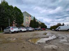 parking na osiedlu Wojska Polskiego w Nowym Sączu, pod blokiem ul. Korzeniowskiego 10