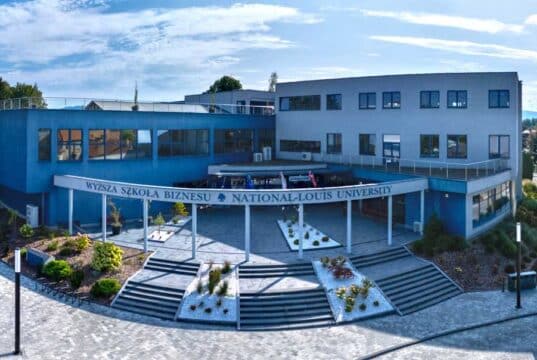 WSB-NLU w Nowym Sączu; budynek uczelni przy ul. Zielonej