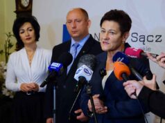 prezydentka Nowego Sącza Bożena Borkowska, wojewoda małopolski Krzysztof Klęczar, skarbnik miasta Renata Seruga-Tokarz