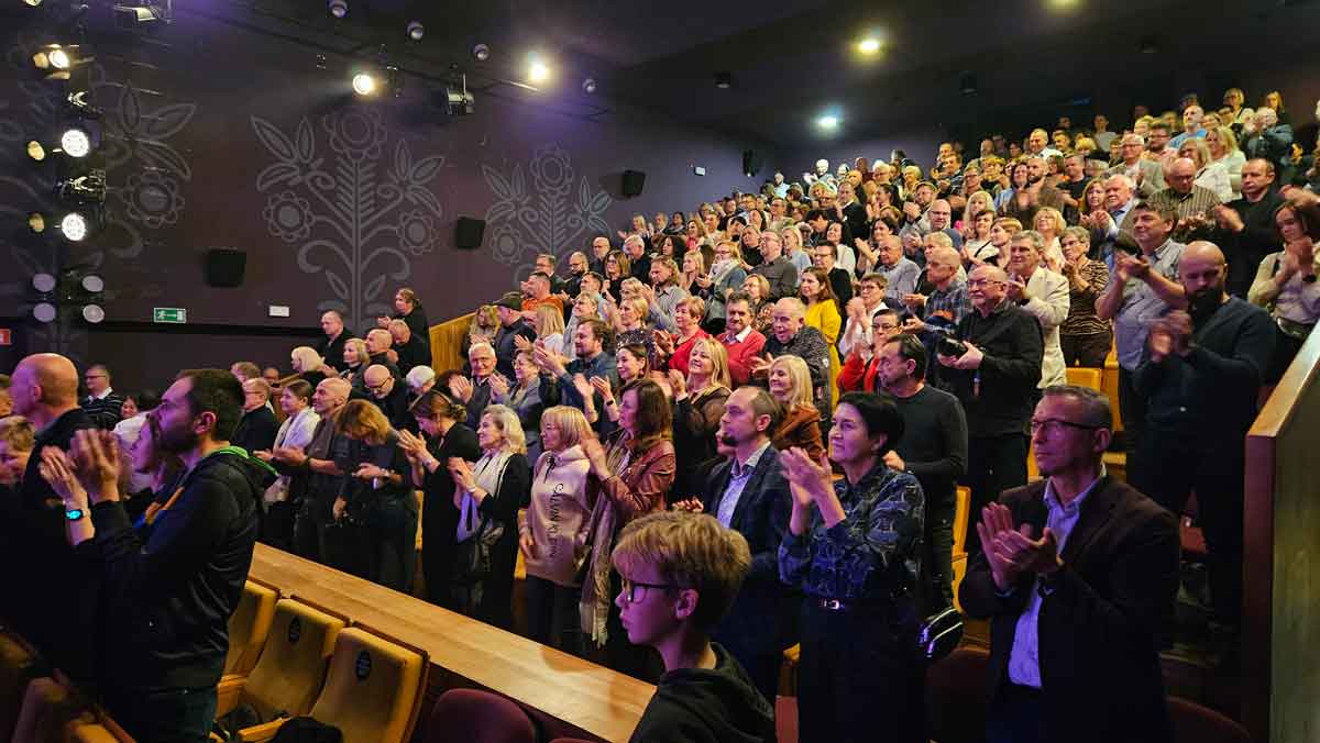 inauguracja 7. Sącz Jazz Festival - publiczność oklaskująca artystów