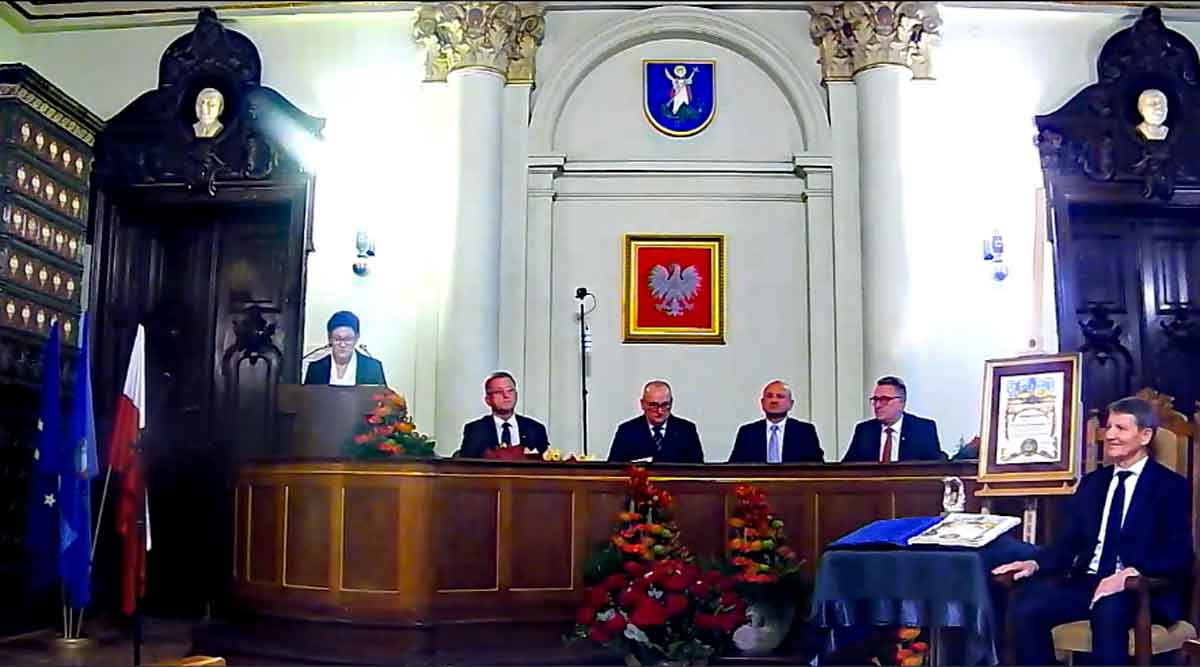 Andrzej Czerwiński - sesja Rady Miasta - wręczenie aktu nadania Honorowego Obywatela Miasta Nowego Sącza