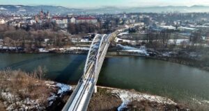Nowy most kolejowy nad Dunajcem w Nowym Sączu