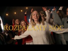 teledysk „Rozpalamy noc", stworzony przez wolontariuszy inicjatywy RobimyCośWięcej z Nowego Sącza