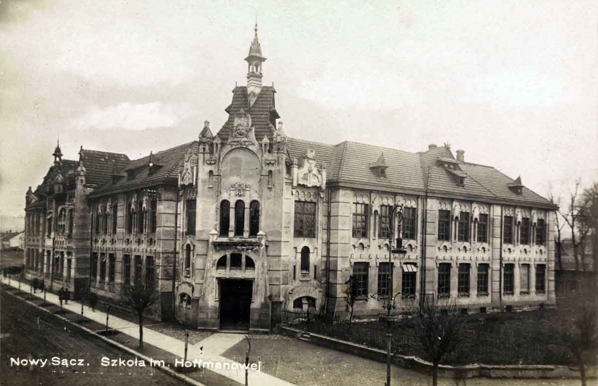 Nowy Sącz szkoła przy ul. Staszica (tzw. ciuciubabka)