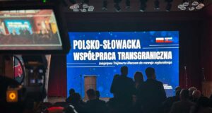 Konferencja o polsko-słowackiej współpracy transgranicznej transgraniczna współpraca polsko-słowacka; konferencja w Nowym Sączu