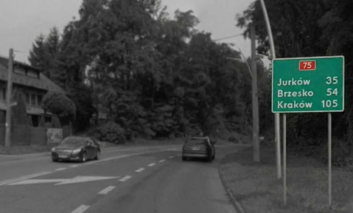 Decyzja środowiskowa dla przebudowy DK75 w części uchylona i w części utrzymana. Tablica informacyjna przy drodze krajowej w Nowym Sączu