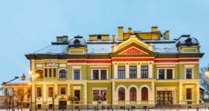 MCK Sokół zaprasza dzieci i młodzież na ferie pełne sztuki budynek Małopolskiego Centrum Kultury Sokół w Nowym Sączu