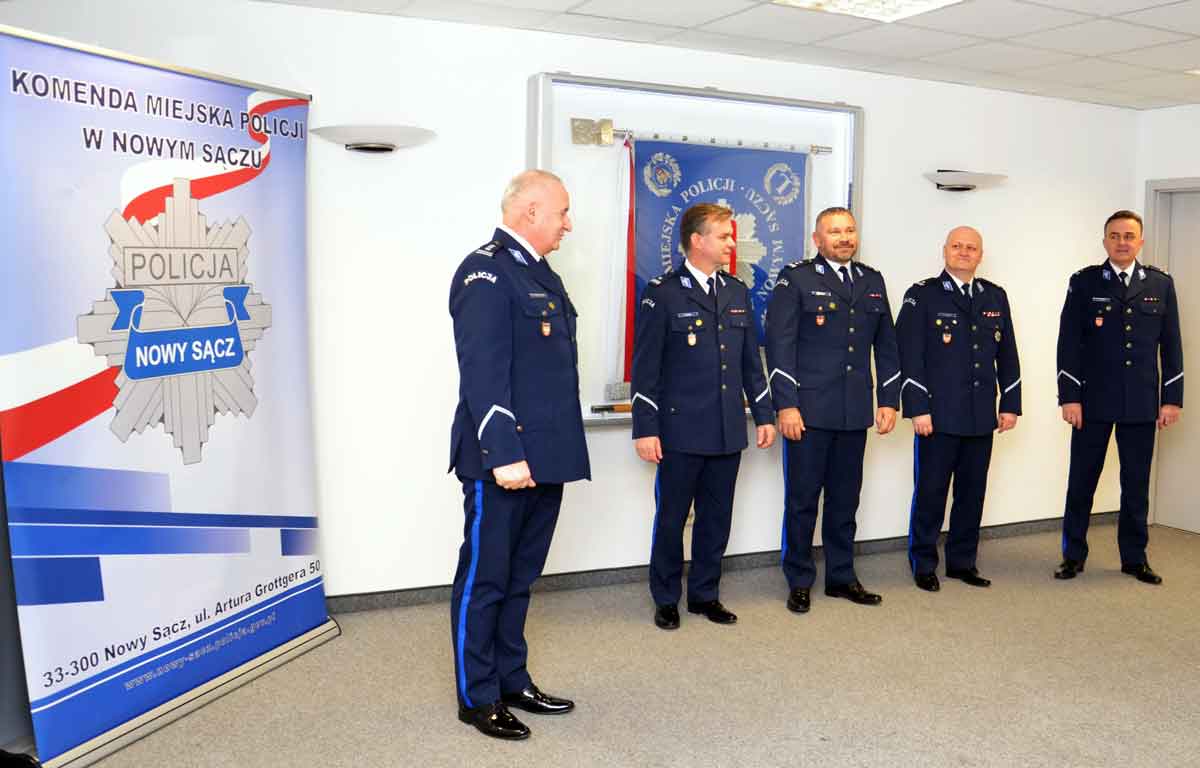 od lewej insp. A. Bukański, podisnp. Z. Zacher, mł. insp. M. Mazur, podinsp. A. Stach, podinsp. A. Krok