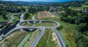 odcinek zachodniej obwodnicy Brzeska, która łączy rondo w Jasieniu na DK94 z nowym rondem w Okocimiu na DK75