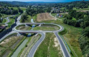 Nowa droga Brzesko-Nowy Sącz: przygotowania do projektu i budowy trzech odcinków odcinek zachodniej obwodnicy Brzeska, która łączy rondo w Jasieniu na DK94 z nowym rondem w Okocimiu na DK75