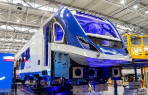 W Nowym Sączu pokazano budowę pierwszego z 35 hybrydowych zespołów trakcyjnych dla PKP Intercity hybrydowy Impuls 2 powstaje w Newagu w Nowym Sączu