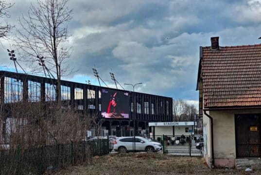 ile kosztuje utrzymanie stadionu miejskiego w Nowym Sączu
