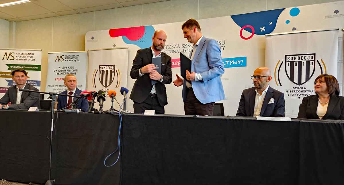 Powstała Szkoła Mistrzostwa Sportowego Sandecja - podpisanie umowy