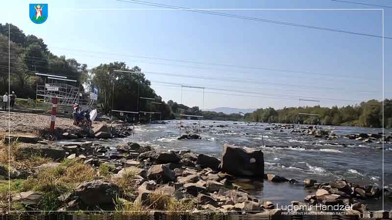 uruchomienie instalacji do slalomu kajakowego na Dunajcu - wrzesień 2024