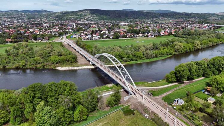 zmodernizowany odcinek linii 104 - most kolejowy na Dunajcu w Nowym Sączu