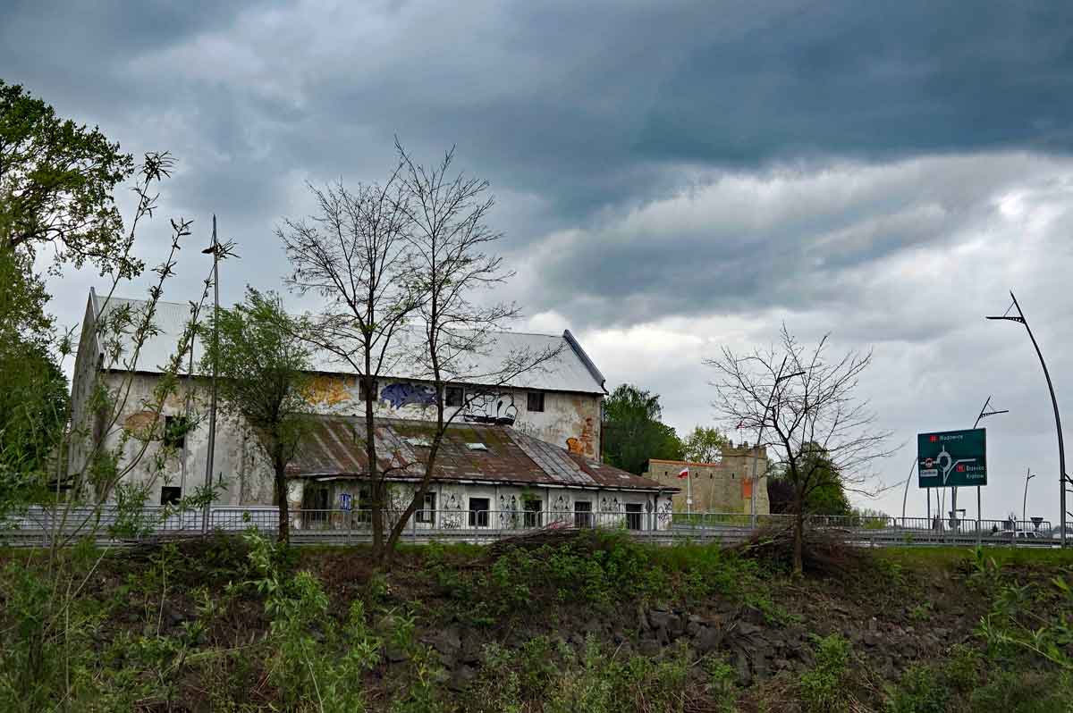 Nowy Sącz - Bulwar Narwiku nad rzeką Kamienica i dawny młyn jezuicki