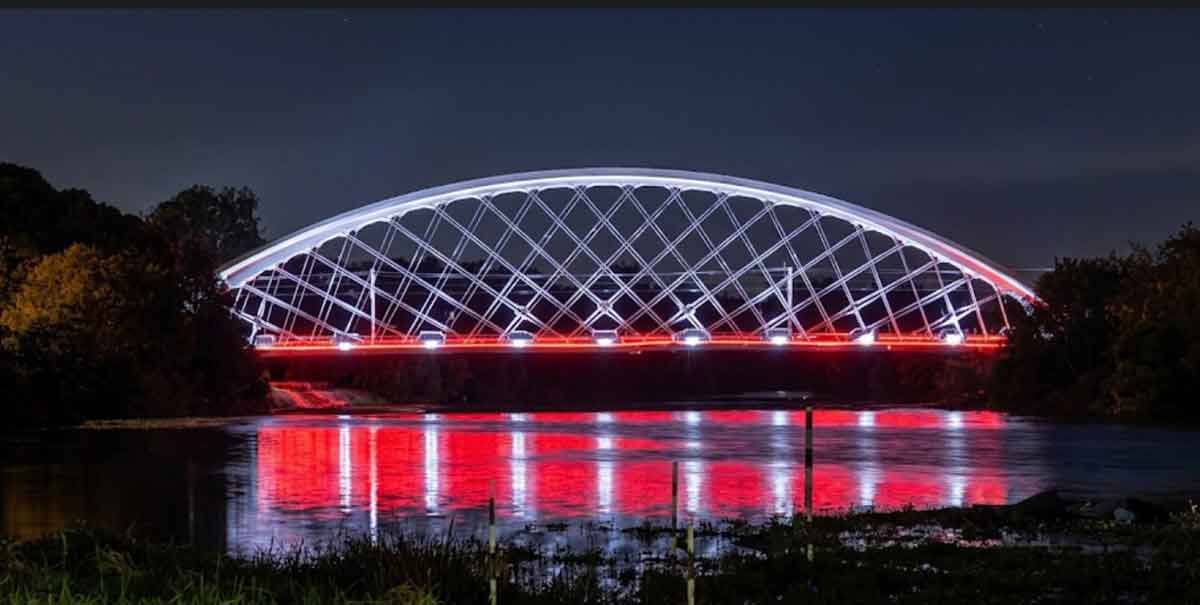 nowy most kolejowy na Dunajcu w Nowym Sączu - test iluminacji. tędy pojadą pociągi do Marcinkowic a w przyszłości do Krakowa