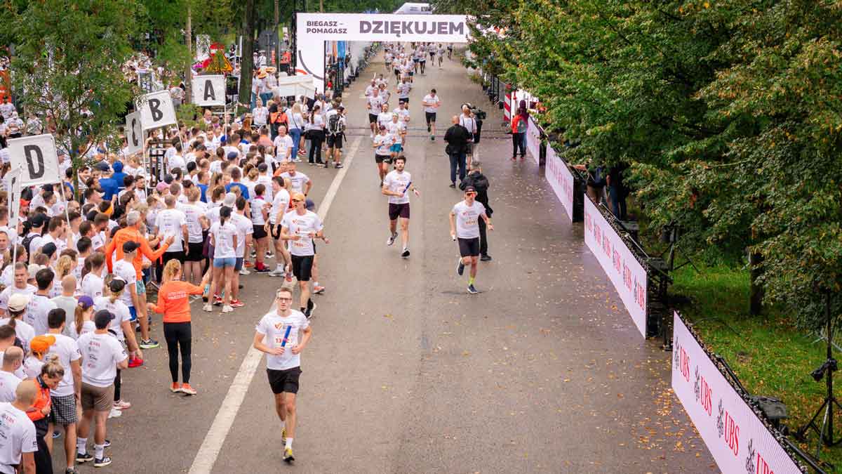 Bieg Poland Business Run - biegacze na mecie