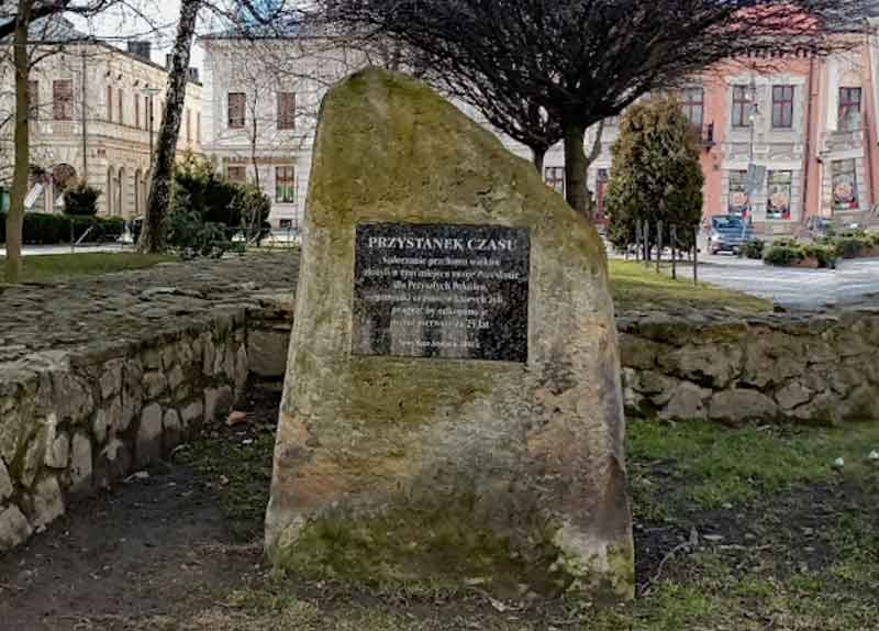 obelisk Przystanek czasu, Nowy Sącz rynek