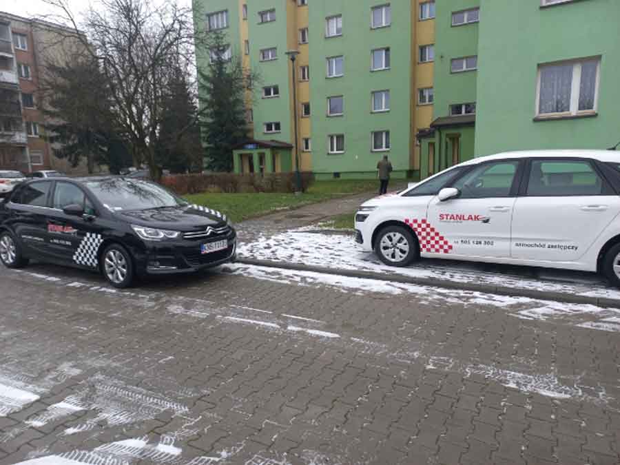 Auto z wypożyczalni samochodowej w Nowym Sączu STANLAK