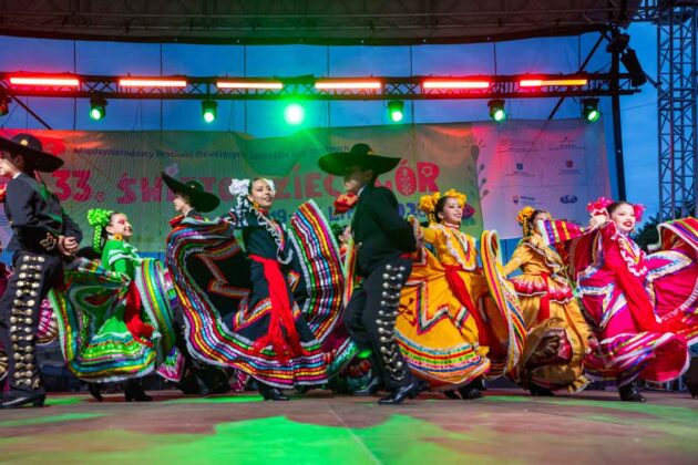 33. Międzynarodowy Festiwal Dziecięcych Zespoł&oacute;w Regionalnych Święto Dzieci G&oacute;r - koncert inauguracyjny