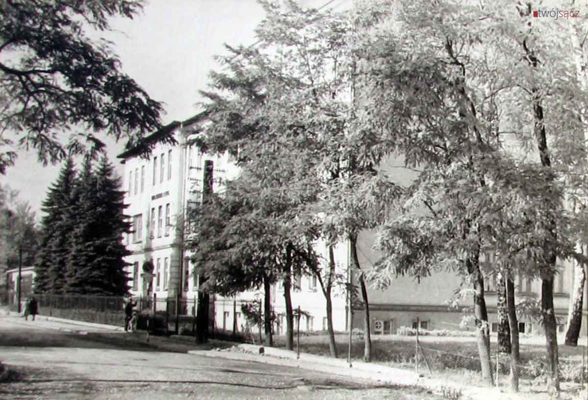 budowa szpitala w nowym sączu zaczęła się w 1906 roku