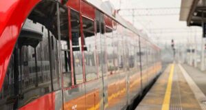 W weekend 22–23 sierpnia 2026 r. malownicze rejony Beskidu Sądeckiego będzie można przemierzać pociągami POLREGIO z biletem jubileuszowym