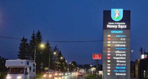 nowy witacz przy ulicy Tarnowskiej w Nowym Sączu