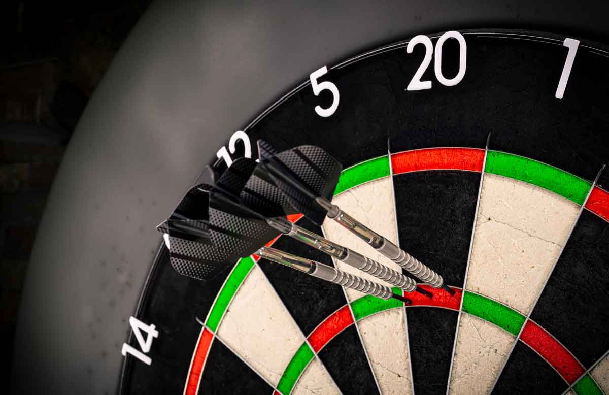 dart hala centralna kraków. tarcza i lotki do darta