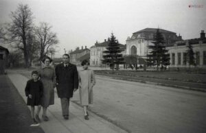 Spacer ulicą Kolejową (lata 50.) rodzinny spacer Nowy Sącz lata 50. ulica Kolejowa