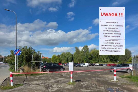 parking Bulwar Narwiku Nowy Sącz, koło szpitala, zamknięty w związku z przebudową