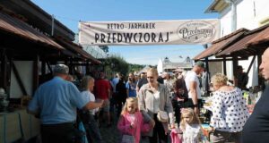 Na Retrojarmarku „Przedwczoraj” krakowski muzyk znalazł portret mamy sprzed ponad pół wieku retrojarmarek Przedwczoraj w Starym Sączu, wrzesień 2026