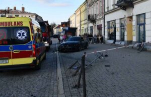 Po wypadku w Rynku: kierowca BMW z zarzutem i kaucją ćwierć miliona złotych Rynek, wypadek BMW w Nowym Sączu